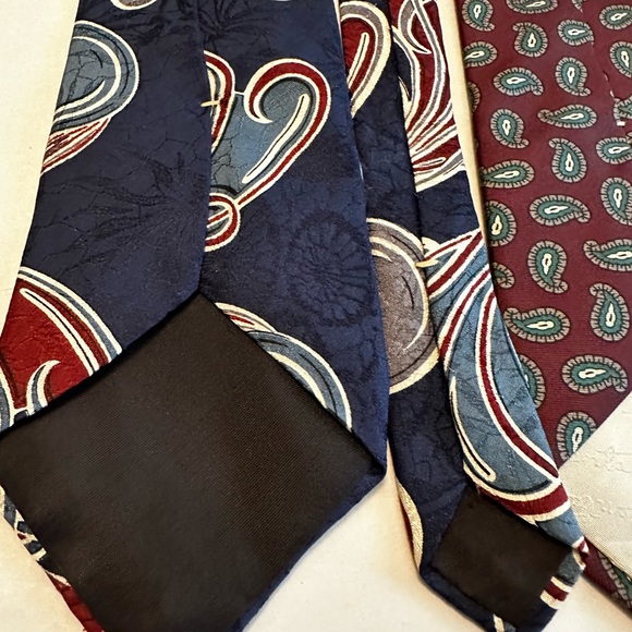 Oscar De La Renta Two Vintage Ties - Picture 8 of 10